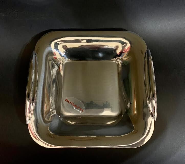 BUGATTI VASSOIO QUADRATO IN ACCIAIO BUGATTI VASSOIO QUADRATO IN ACCIAIO