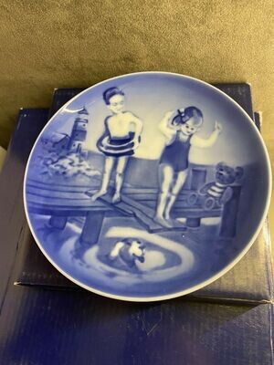 Royal Copenhagen Young Adventures Royal Copenhagen Young Adventures "The first Jump" Plate 2002