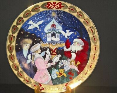 Royal Copenhagen Hearts of Christmas Royal Copenhagen Hearts of Christmas "The Dove of my Heart" Plate 2007