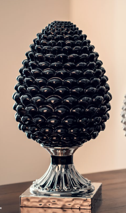 Sequenze scultura pigna nera e argento H. 15 cm Sequenze scultura pigna nera e argento H. 15 cm