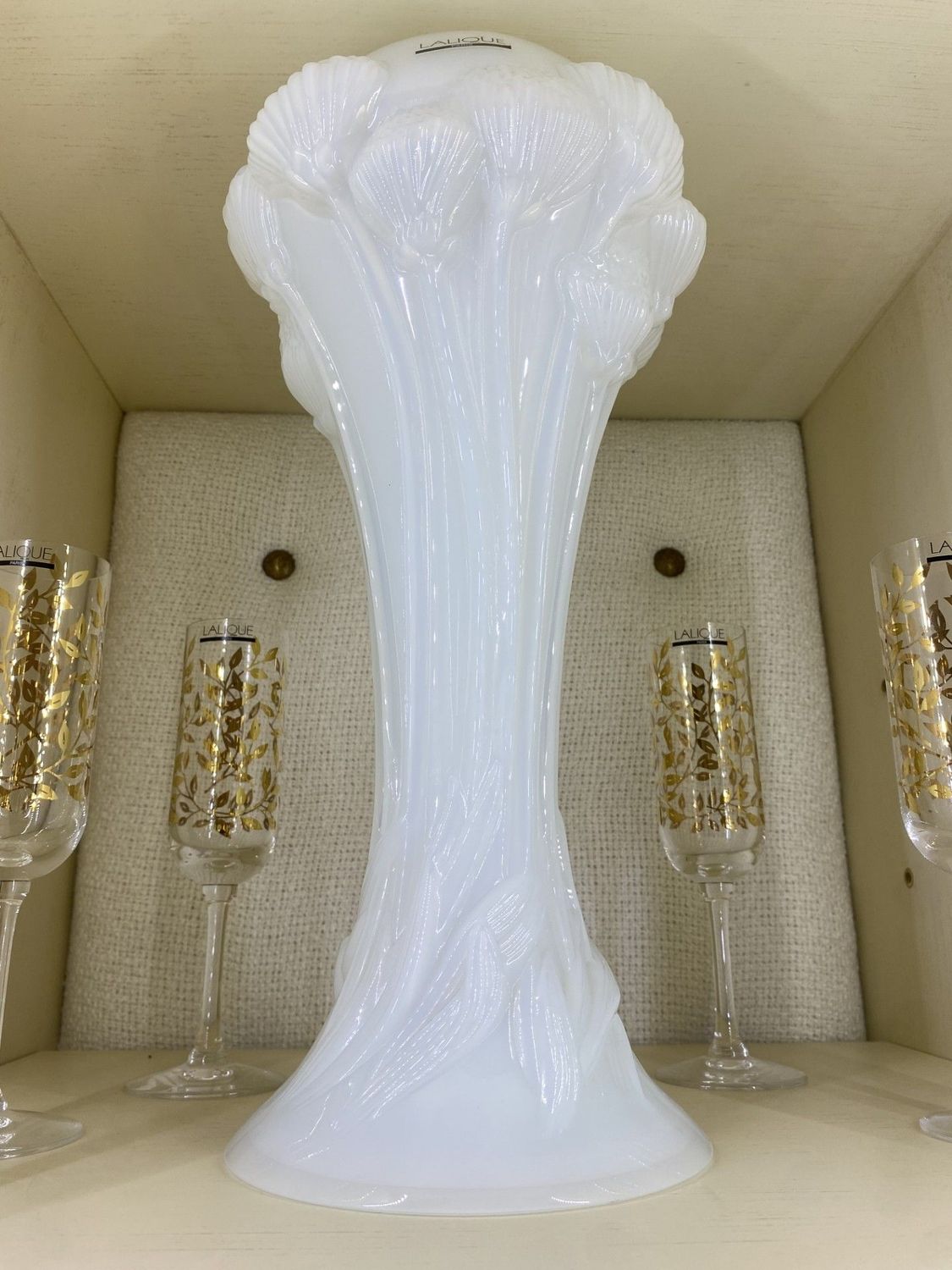 Lalique Pompons Button Roses | Vase Opalescent