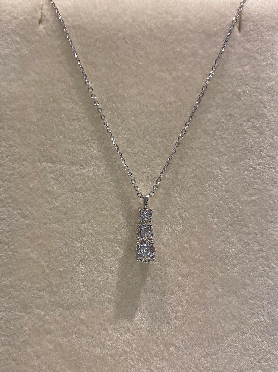 Clesi Gioielli | Linea Riflessi Collana in oro bianco 18 kt con Trilogy di diamanti ct. 0.10 Clesi Gioielli | Linea Riflessi Collana in oro bianco 18 kt con Trilogy di diamanti ct. 0.10