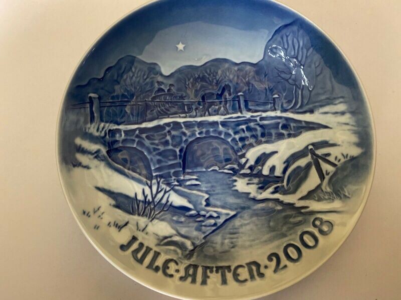 Royal Copenhagen / Bing and Grondahl Royal Copenhagen / Bing and Grondahl "Christmas Plate" 2008