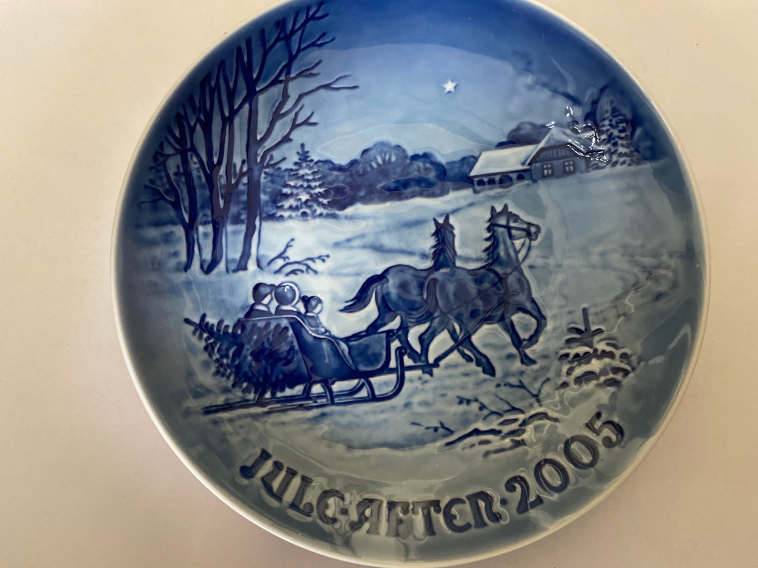 Royal Copenhagen / Bing and Grondahl Royal Copenhagen / Bing and Grondahl "Christmas Plate" 2005