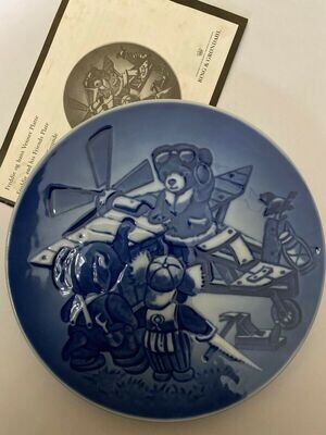 Royal Copenhagen / Bing & Grondahl Royal Copenhagen / Bing & Grondahl "Freddie and his friends" Plate 2002