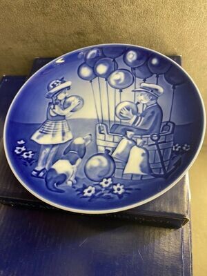 Royal Copenhagen Young Adventures "Balloon Ride" Plate 2003