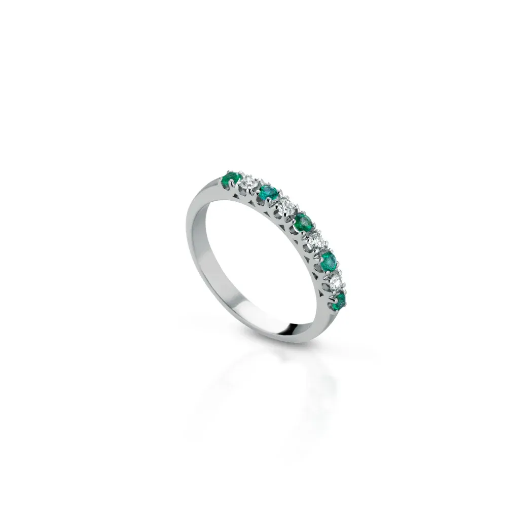 Clesi Gioielli | Anello Veretta in oro bianco 18 kt con smeraldi e diamanti