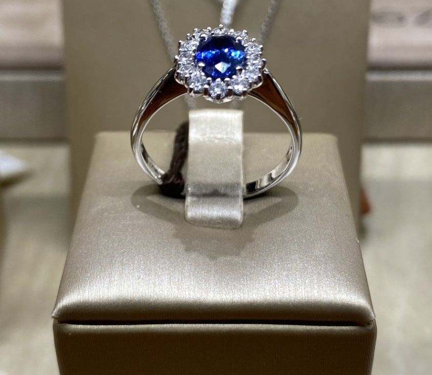 Visconti Preziosi | Anello in oro bianco 18 kt con Zaffiro e Diamanti taglio brillante