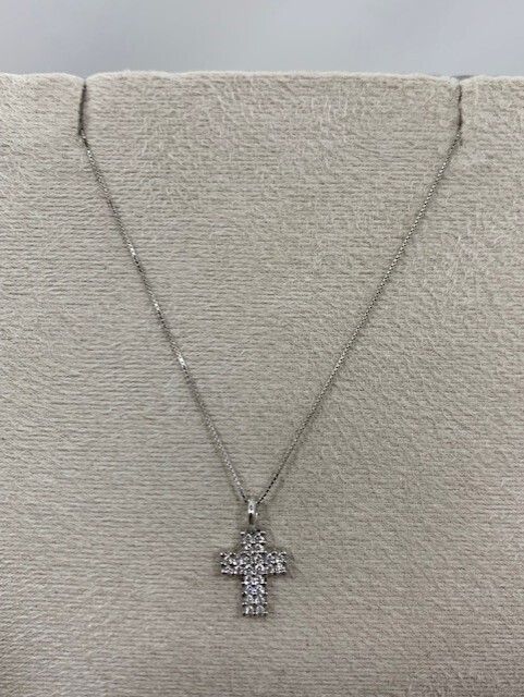 Bibigì Collana in oro bianco 18 kt con croce di diamanti taglio brillante Bibigì Collana in oro bianco 18 kt con croce di diamanti taglio brillante