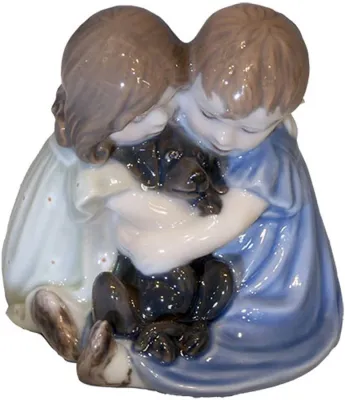 Royal Copenhagen Statuina Bimbi con cagnolino Royal Copenhagen Statuina Bimbi con cagnolino