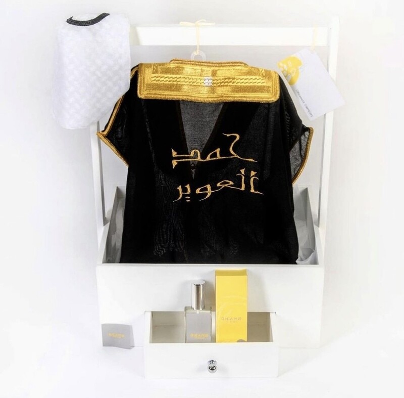 Baby bisht with stand