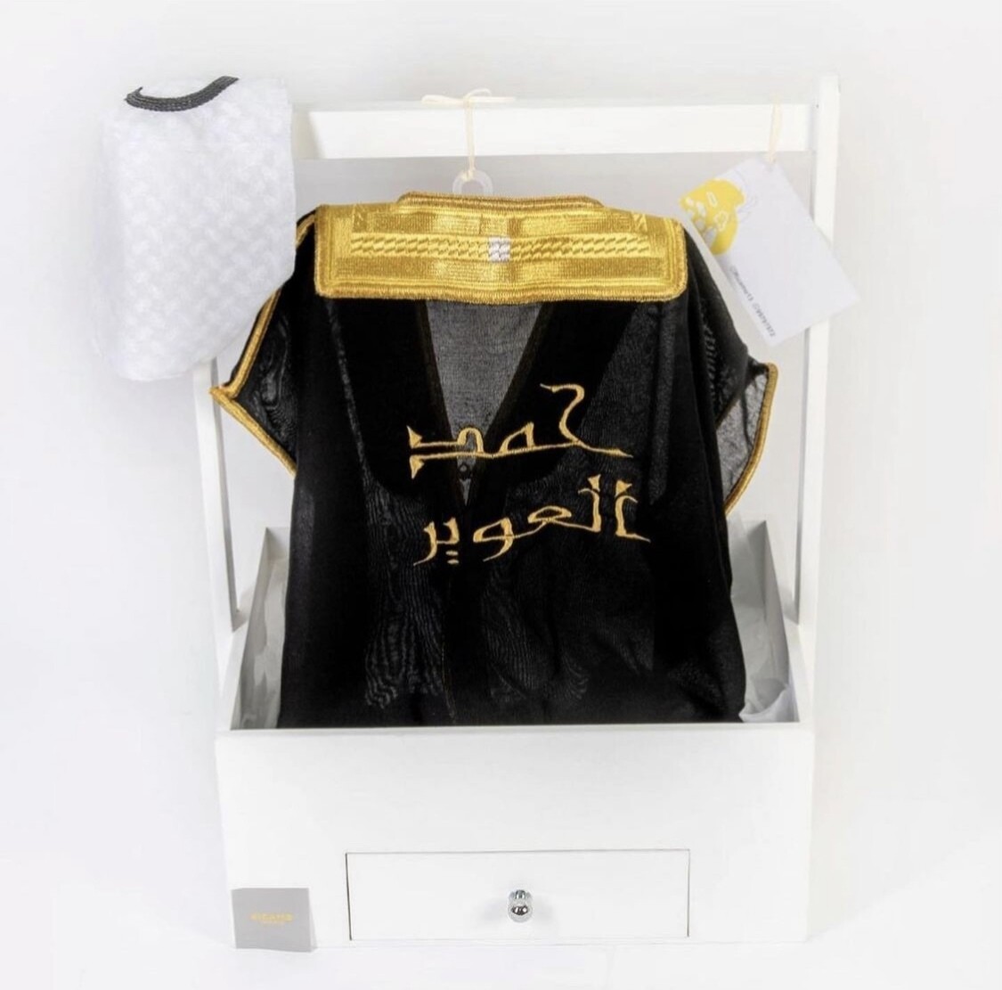 Baby bisht with stand