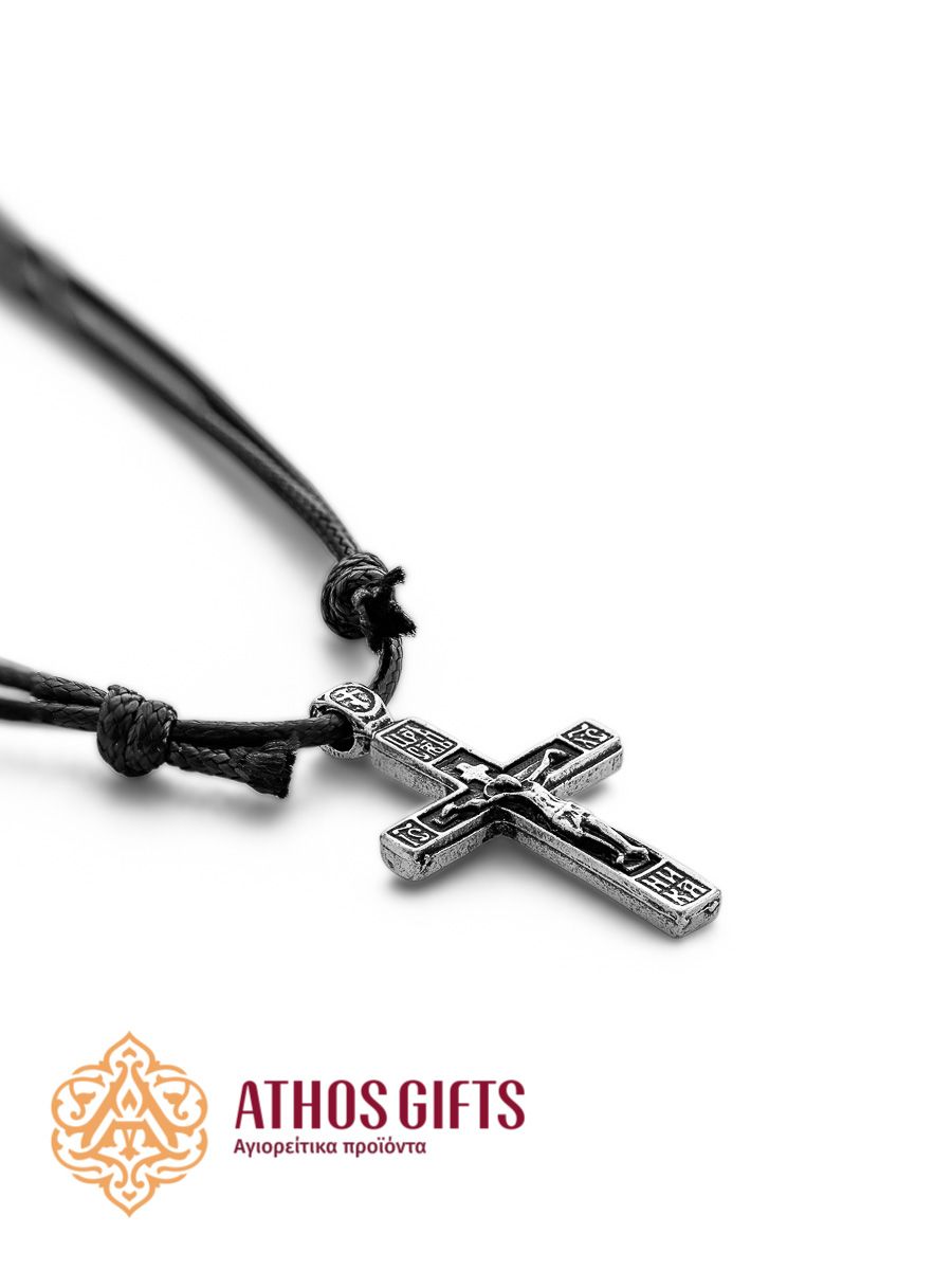 Μεταλλικός σταυρός σε κορδόνι με απεικόνιση της Σταύρωσης του Κυρίου ημών Ιησού Χριστού.