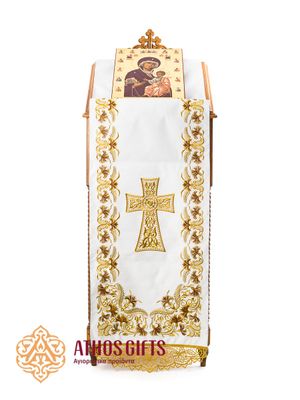Decorative cover for an analogion made of white cotton satin with embroidery.