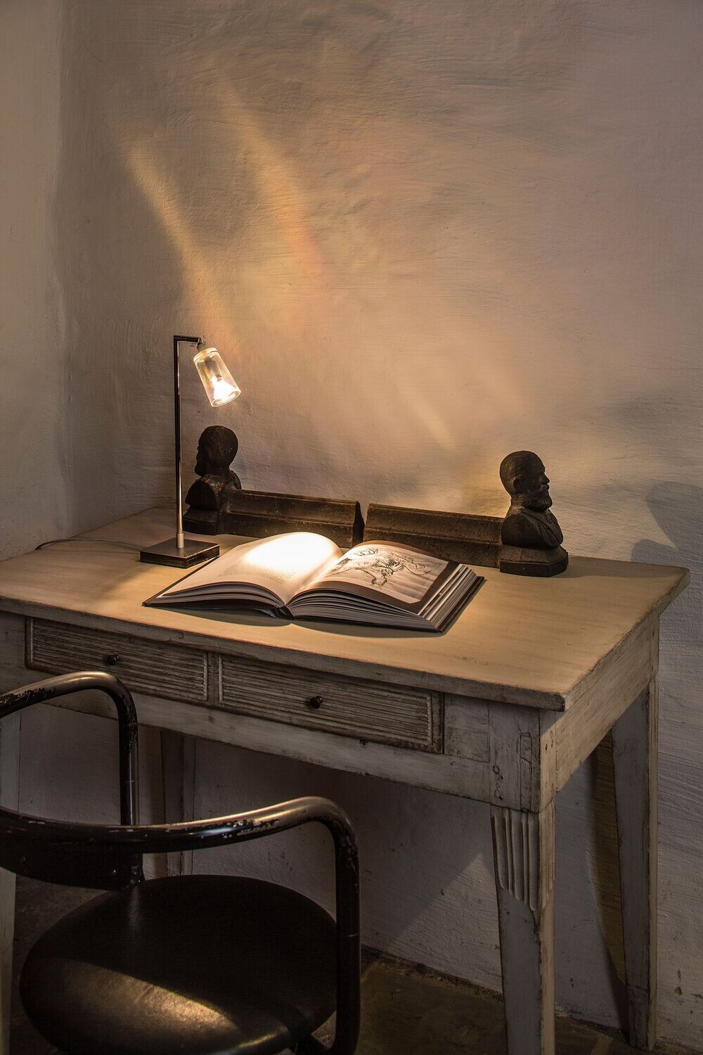 MANHATTAN TABLE LAMP 2