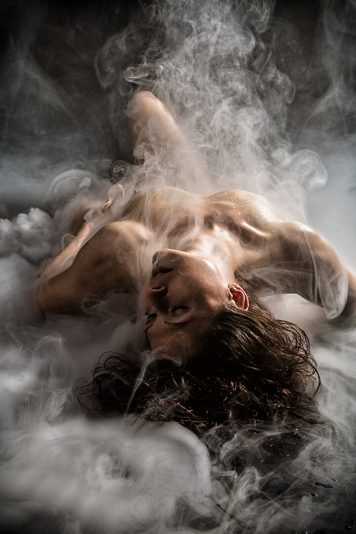 Female body meets fog