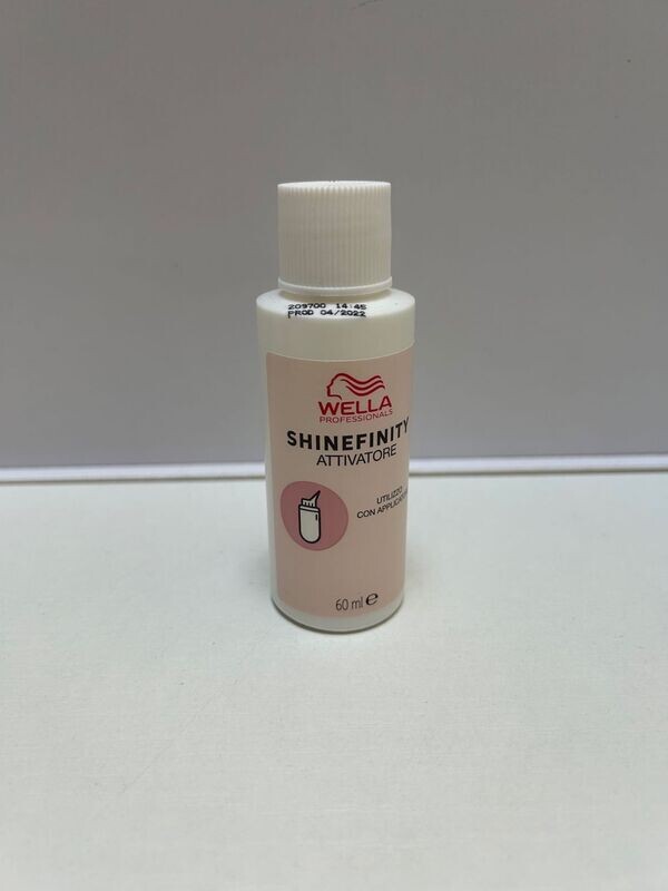 ATTIVATORE CON APPLICATORE SHINEFINITY WELLA 60 ML