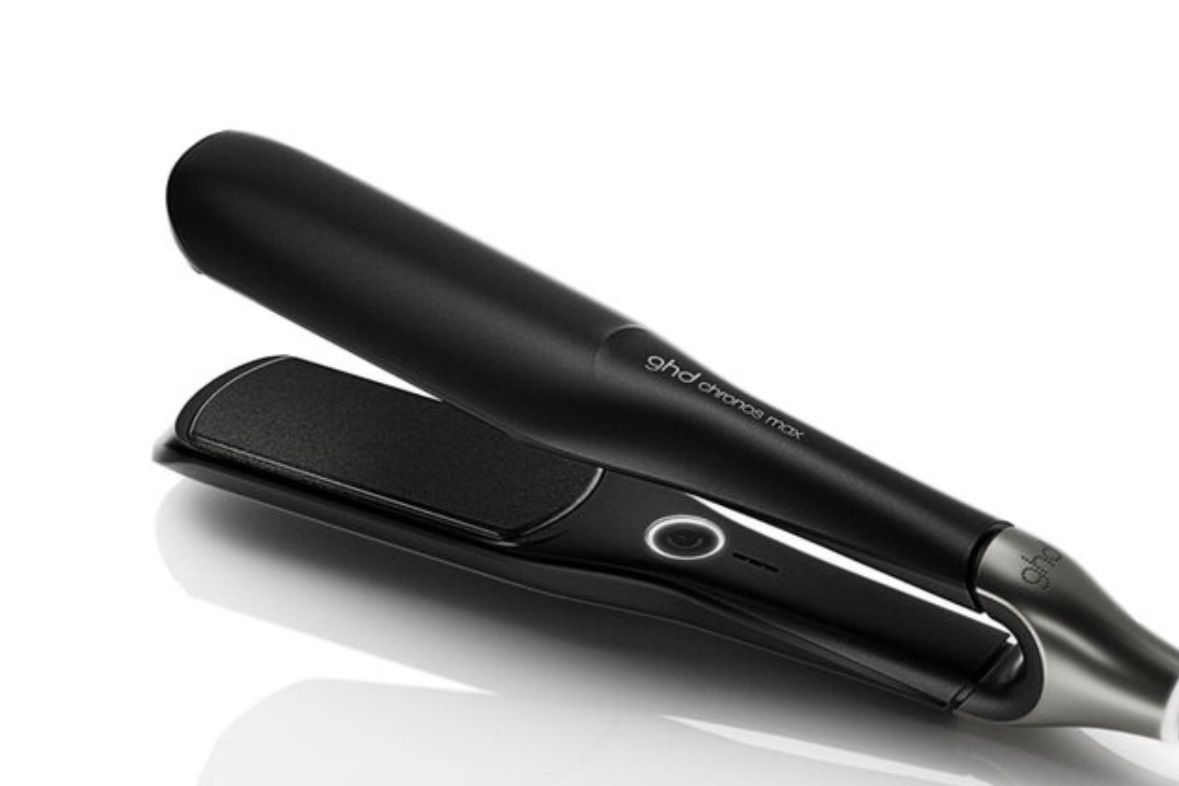 KIT CON PIASTRA GHD CHRONOS MAX + STYLING DUO CHERRY CHIC  + IN OMAGGIO  PHON BLACK STAR TURBO PIUMA