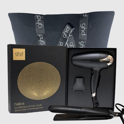 KIT GHD CON PIASTRA GHD PLATINUM+ NERA E PHON GHD HELIOS NERO 2200 WATT IN OMAGGIO BORSA GHD KIT GHD CON PIASTRA GHD PLATINUM+ NERA E PHON GHD HELIOS NERO 2200 WATT IN OMAGGIO BORSA GHD