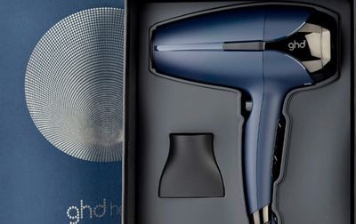 PHON GHD HELIOS BLUE 2200 WATT + KIT MARE SELECTIVE IN OMAGGIO LACCA GHD PERFECT ENDING + BORSA GHD PHON GHD HELIOS BLUE 2200 WATT + KIT MARE SELECTIVE IN OMAGGIO LACCA GHD PERFECT ENDING + BORSA GHD
