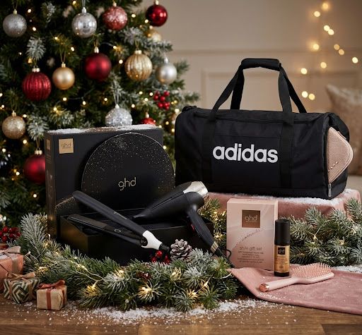 NUOVO COFANETTO GHD DELUXE 2026 CON PIASTRA CHRONOS E PHON HELIOS + STYLE GIFT SET CASHMERE 2026 SPAZZOLA PADDLE E TERMOPROTETTORE GHD + BORSONE ADIDAS NUOVO COFANETTO GHD DELUXE 2026 CON PIASTRA CHRONOS E PHON HELIOS + STYLE GIFT SET CASHMERE 2026 SPAZZOLA PADDLE E TERMOPROTETTORE GHD + BORSONE ADIDAS