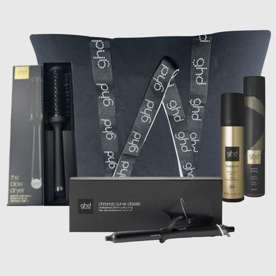 KIT GHD FERRO GHD CHRONOS CURVE CLASSIC 26 MM + LACCA GHD PERFECT ENDING 400 ML + BODYGUARD GHD + SPAZZOLA IN CERAMICA GHD SIZE 1 IN OMAGGIO BORSA GHD KIT GHD FERRO GHD CHRONOS CURVE CLASSIC 26 MM + LACCA GHD PERFECT ENDING 400 ML + BODYGUARD GHD + SPAZZOLA IN CERAMICA GHD SIZE 1 IN OMAGGIO BORSA GHD