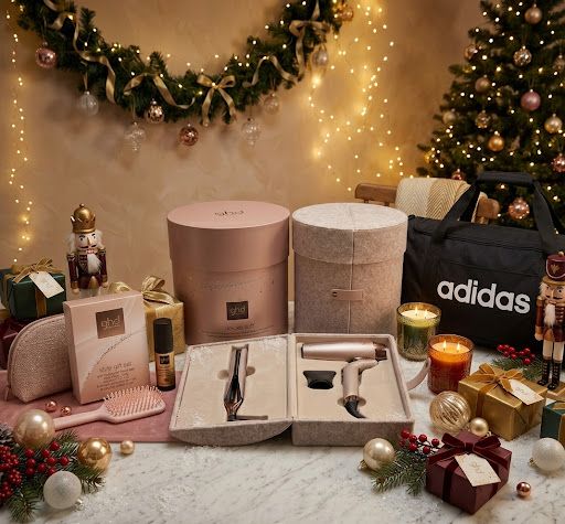 KIT GHD CON SET DELUXE CASHMERE PHON GHD SPEED + PIASTRA GHD CHRONOS CASHMERE+ GIFT SET GHD CON TERMOPROTETTORE E SPAZZOLA GHD + BORSONE ADIDAS KIT GHD CON SET DELUXE CASHMERE PHON GHD SPEED + PIASTRA GHD CHRONOS CASHMERE+ GIFT SET GHD CON TERMOPROTETTORE E SPAZZOLA GHD + BORSONE ADIDAS