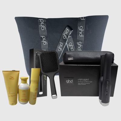 PIASTRA GHD UNPLUGGED SENZA FILI GIFT SET CON SPAZZOLA E POCHETTE+KIT MARE WELLA PROFESSIONAL++ BORSA GHD PIASTRA GHD UNPLUGGED SENZA FILI GIFT SET CON SPAZZOLA E POCHETTE+KIT MARE WELLA PROFESSIONAL++ BORSA GHD