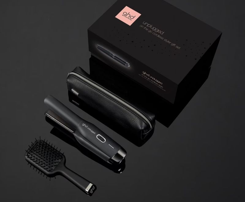 PIASTRA GHD UNPLUGGED SENZA FILI NERA GIFT SET CON POCHETTE GHD E SPAZZOLA