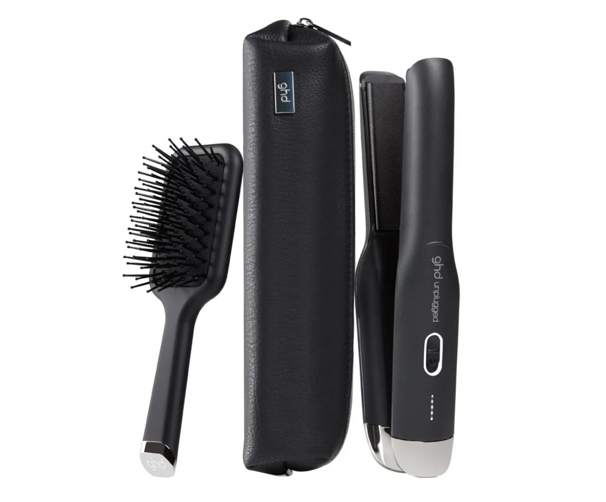 PIASTRA GHD UNPLUGGED SENZA FILI NERA GIFT SET CON POCHETTE GHD E SPAZZOLA PIASTRA GHD UNPLUGGED SENZA FILI NERA GIFT SET CON POCHETTE GHD E SPAZZOLA