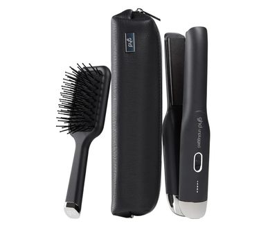PIASTRA GHD UNPLUGGED SENZA FILI NERA GIFT SET CON POCHETTE GHD E SPAZZOLA PIASTRA GHD UNPLUGGED SENZA FILI NERA GIFT SET CON POCHETTE GHD E SPAZZOLA