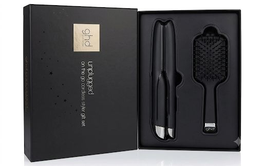 PIASTRA GHD UNPLUGGED SENZA FILI NERA GIFT SET CON POCHETTE GHD E SPAZZOLA PIASTRA GHD UNPLUGGED SENZA FILI NERA GIFT SET CON POCHETTE GHD E SPAZZOLA