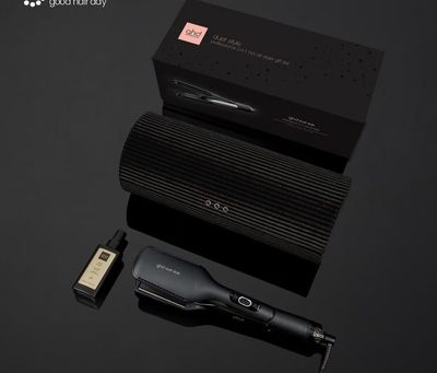 PIASTRA GHD DUET STYLE GIFT SET E SLEEK TALKER + TERMOPROTETTORE GHD LACCA GHD PERFECT ENDING + BORSA GHD PIASTRA GHD DUET STYLE GIFT SET E SLEEK TALKER + TERMOPROTETTORE GHD LACCA GHD PERFECT ENDING + BORSA GHD