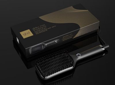 SPAZZOLA GHD GLIDE MAX + KIT MARE WELLA SHAMPOO 300 ML CONDITIONER 200 ML E SPRAY MARE 150 ML IN REGALO BORSA GHD