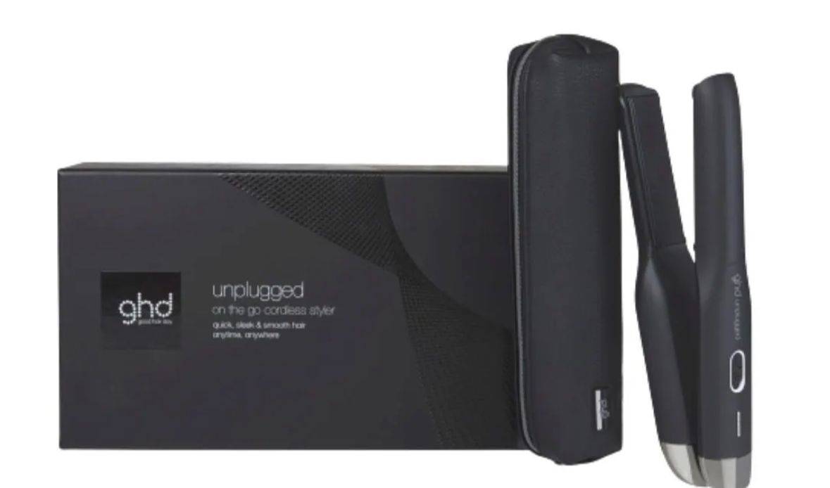 KIT GHD PIASTRA GHD UNPLUGGED SENZA FILI CON POCHETTE + PHON GHD HELIOS + LACCA GHD PERFECT ENDING+BORSA GHD