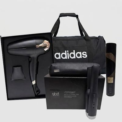 KIT GHD PIASTRA GHD UNPLUGGED SENZA FILI CON POCHETTE + PHON GHD HELIOS + LACCA GHD PERFECT ENDING+BORSA ADIDAS KIT GHD PIASTRA GHD UNPLUGGED SENZA FILI CON POCHETTE + PHON GHD HELIOS + LACCA GHD PERFECT ENDING+BORSA ADIDAS