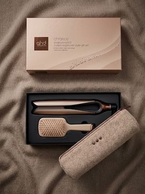 NUOVA PIASTRA GHD CHRONOS GIFT SET CASHMERE CON POCHETTE E SPAZZOLA 2026 NUOVA PIASTRA GHD CHRONOS GIFT SET CASHMERE CON POCHETTE E SPAZZOLA 2026
