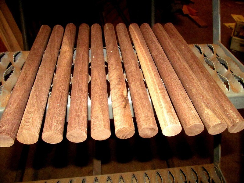 12 PIECES WALNUT DOWELS 12&quot; X 15/16&quot;
