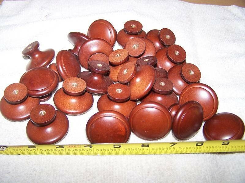 TWENTY-FIVE (25) PIECES FACTORY NEW MAPLE FINISHED WOOD CABINET KNOBS / PULLS C
