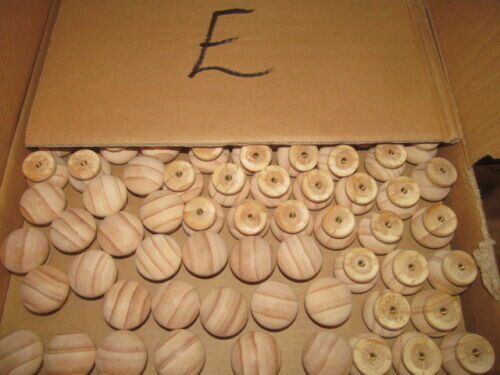 25 PINE UNFINISHED KNOBS / PULLS E