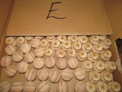 25 PINE UNFINISHED KNOBS / PULLS E