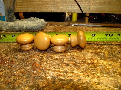 25 MAPLE FINISHED KNOBS / PULLS F