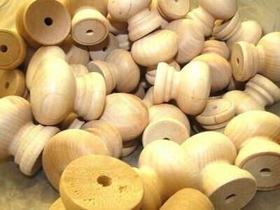 10 FACTORY NEW MAPLE 1 1/4&quot; UNFINISHED KNOBS / PULLS KQ