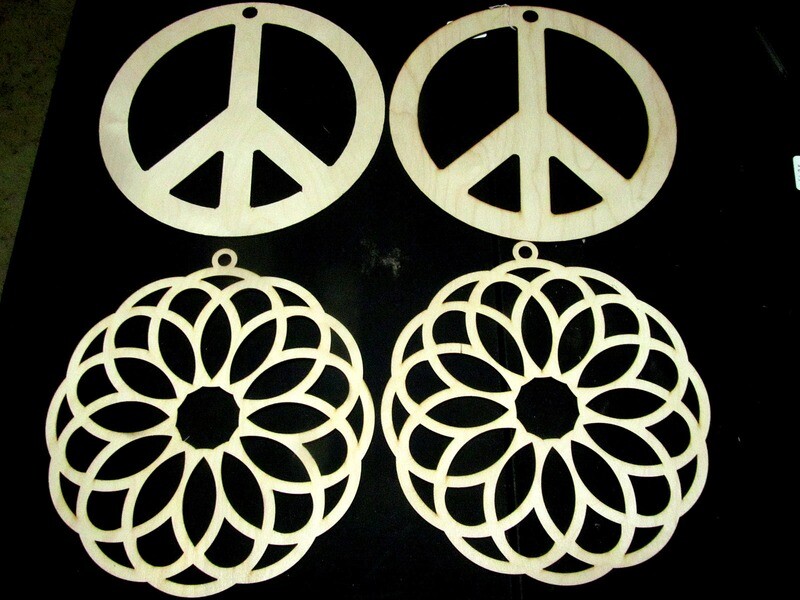 BEAUTIFUL 4 PIECE 12&quot; PEACE SIGN DECOR SET