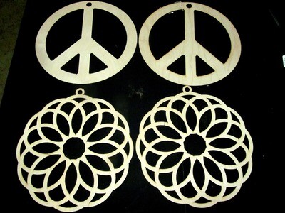 BEAUTIFUL 4 PIECE 12&quot; PEACE SIGN DECOR SET