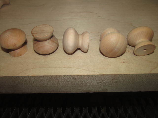 10 FACTORY NEW MAPLE 1 1/4&quot; UNFINISHED KNOBS / PULLS KB