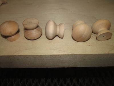 50 FACTORY NEW MAPLE 1 1/4&quot; UNFINISHED KNOBS / PULLS KB