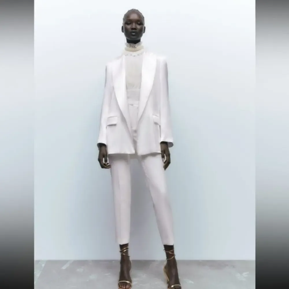 Zara satinee white long collar blazer