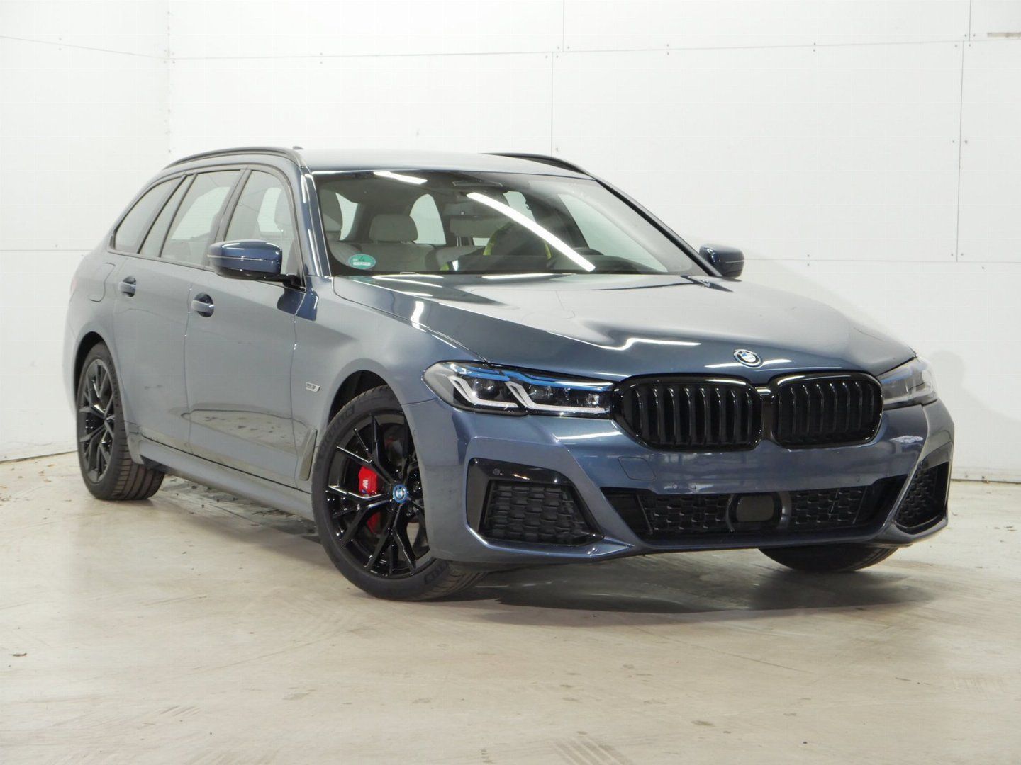 BMW 530e xDrive TOURING ARTIC RACE BLUE METALLIC (LHD) 01/2024