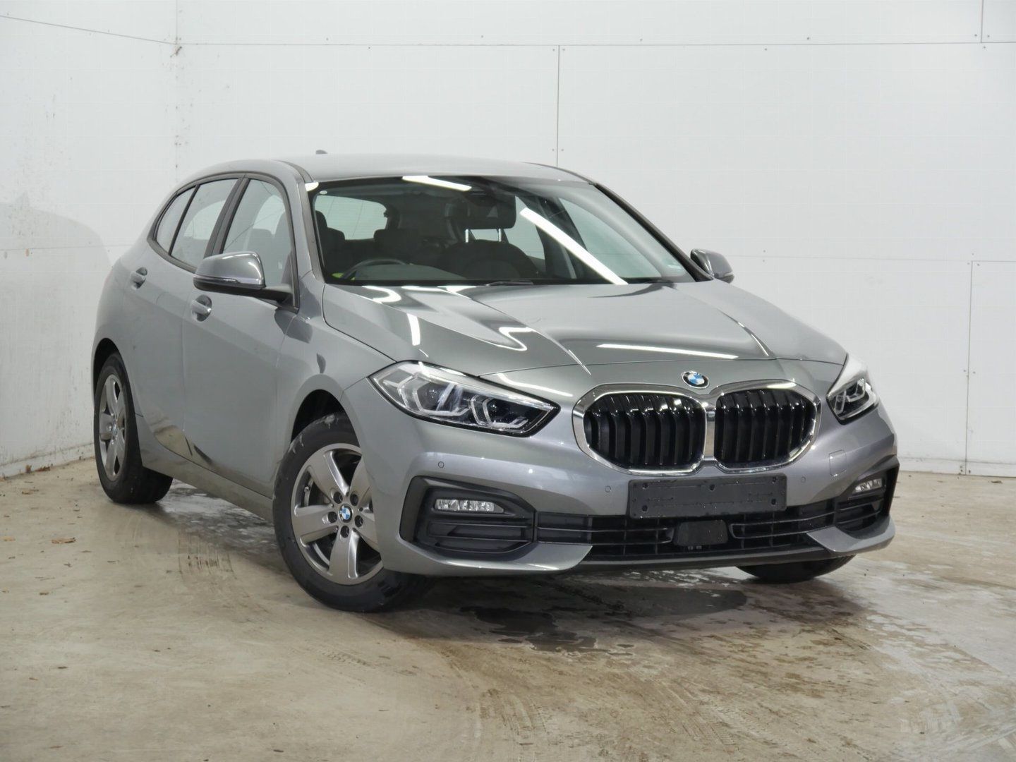 BMW 116d SE, SKYSCRAPER GREY METALLIC (RHD) 09/2023